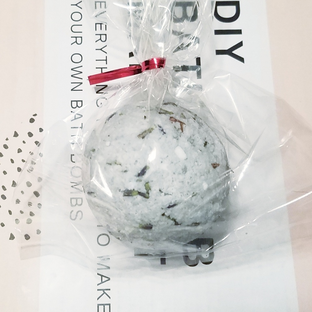 🧜♀️Bathbombs: 3 for $13🧜♀️ - Picture 4 of 4